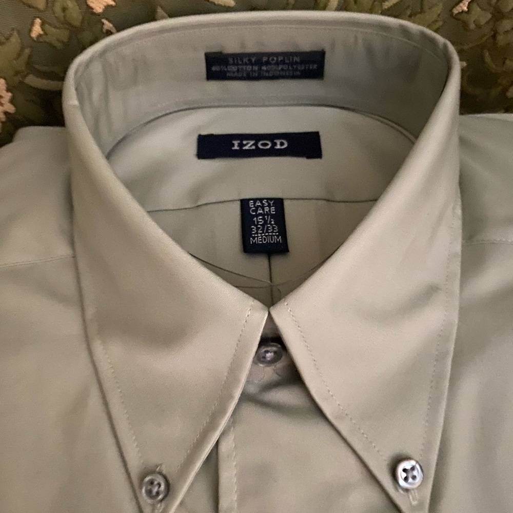 Izod Men’s Dress Shirt - Picture 2 of 4